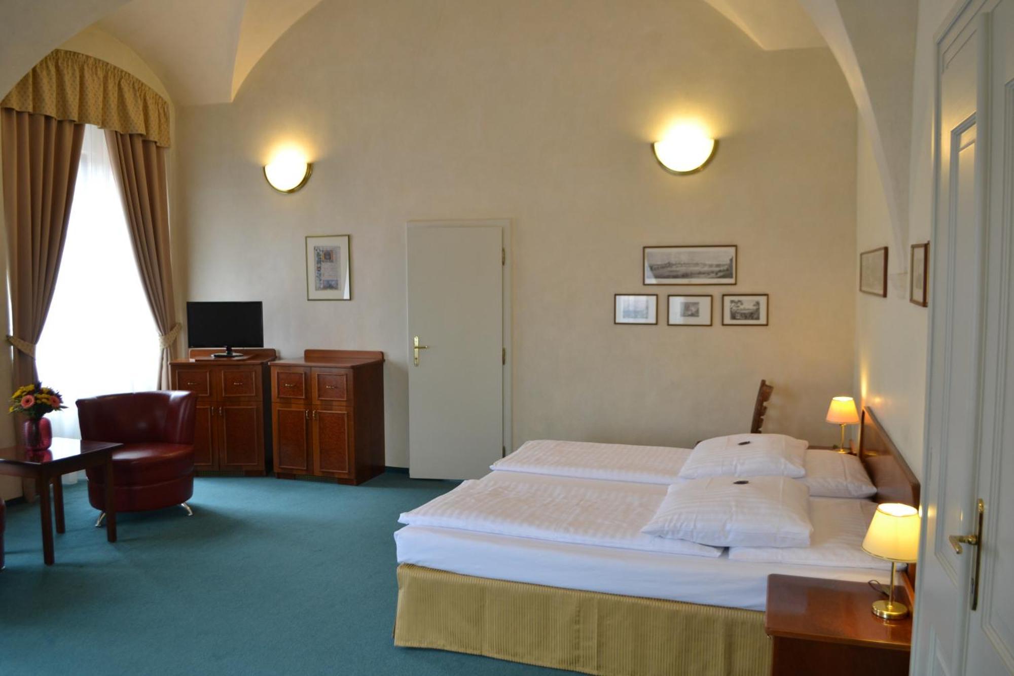 Adalbert Ecohotel Прага Екстериор снимка
