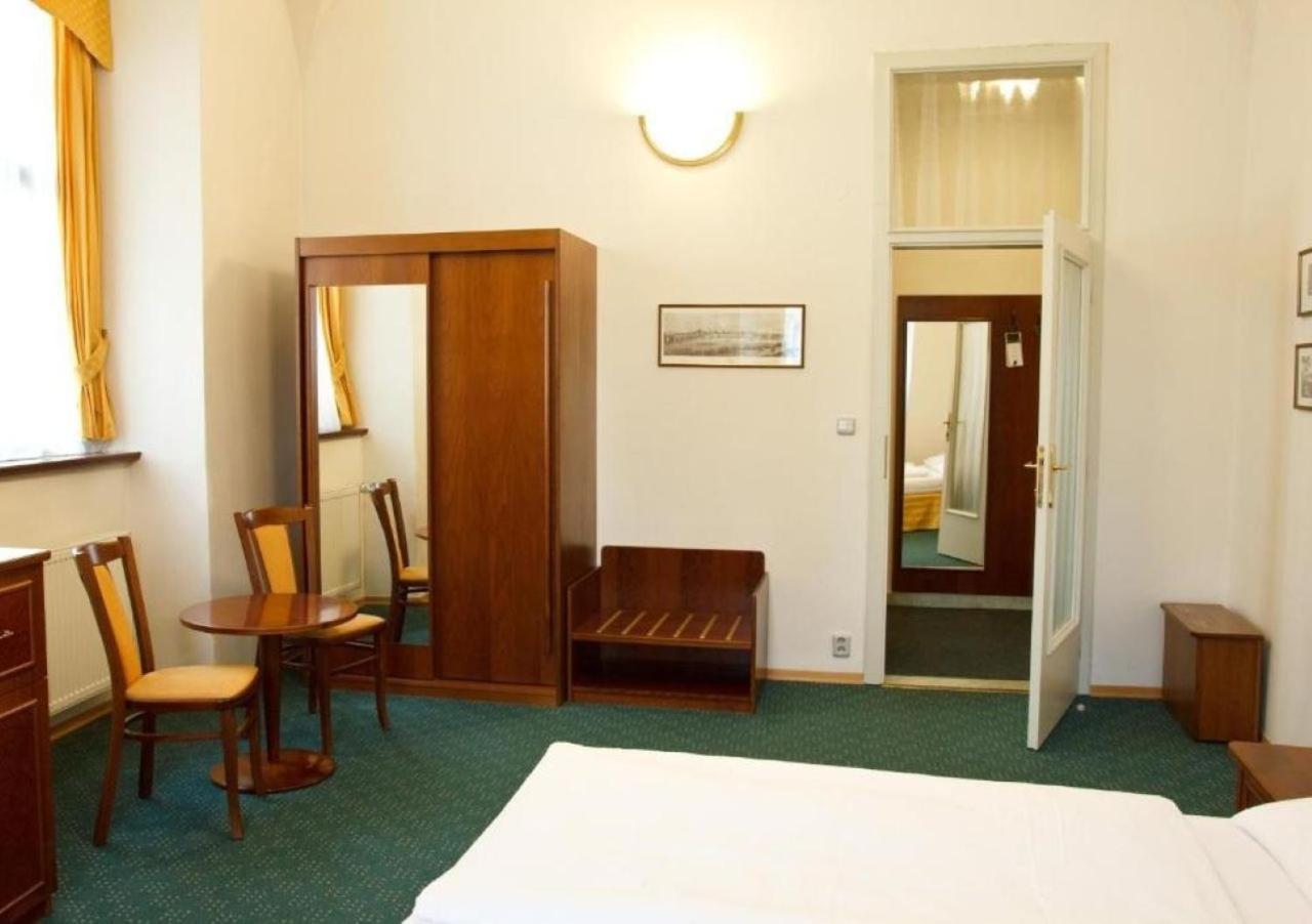 Adalbert Ecohotel Прага Екстериор снимка