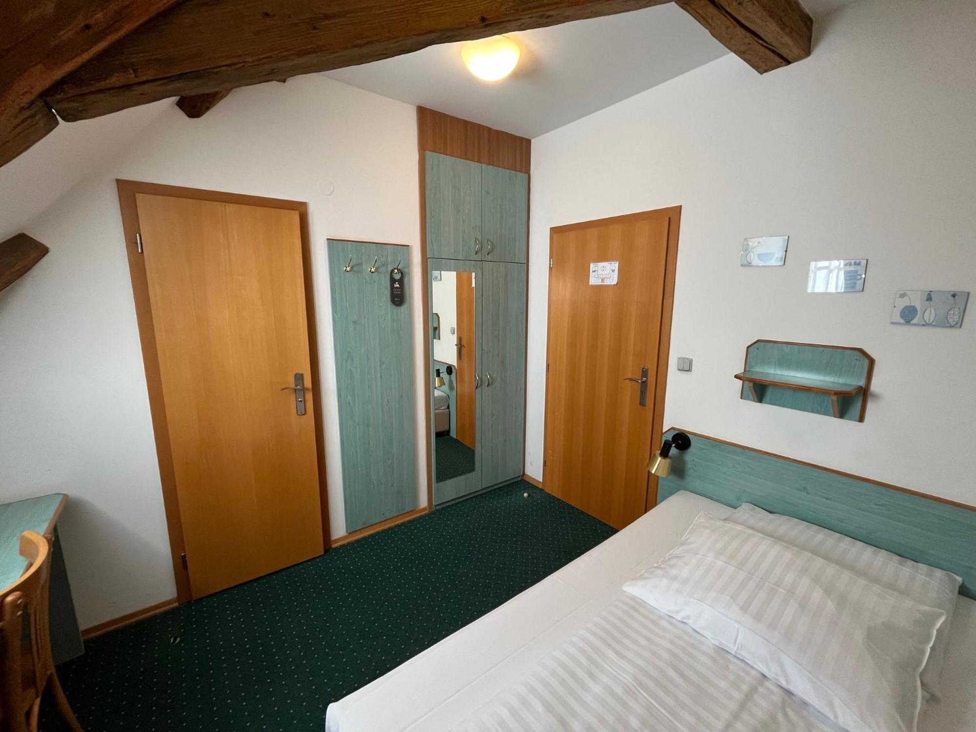 Adalbert Ecohotel Прага Екстериор снимка